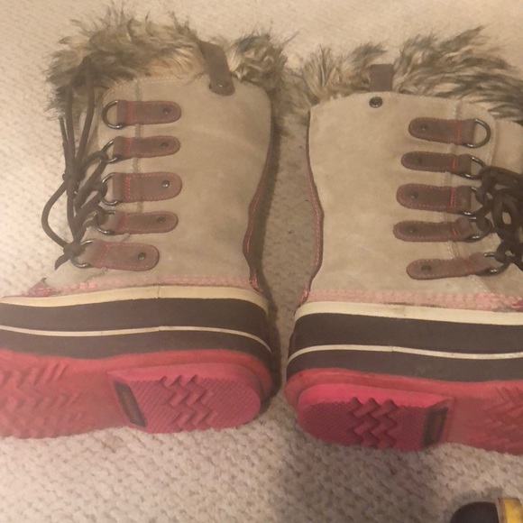 EUC SOREL FUR LINED WINTER BOOTS - Picture 5 of 8